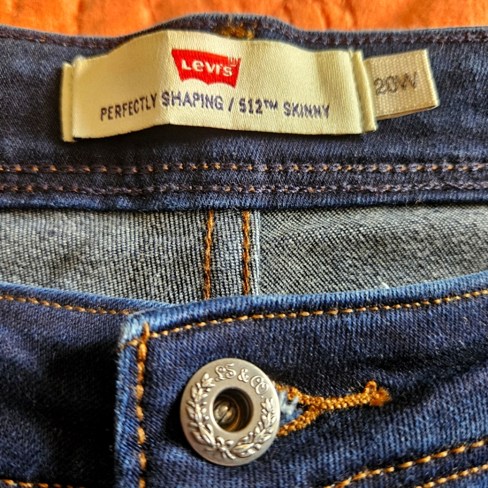 Levi's Perfectly Shaping 512